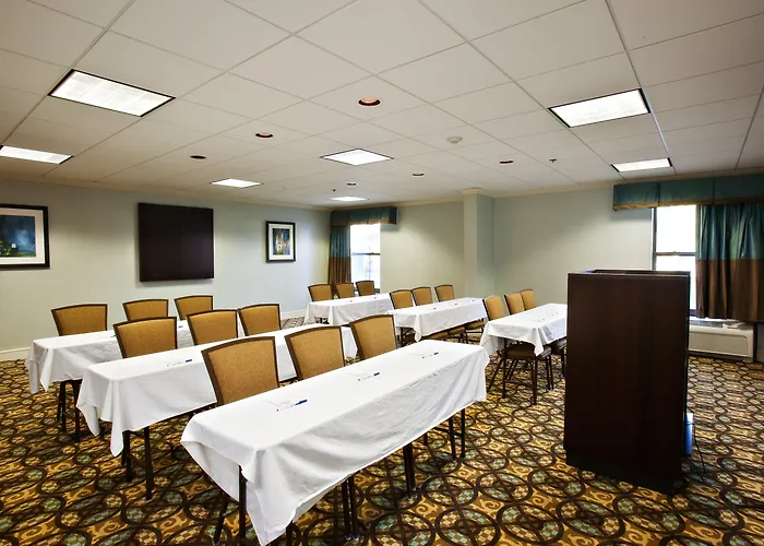 Holiday Inn Express Indianapolis Airport By Ihg