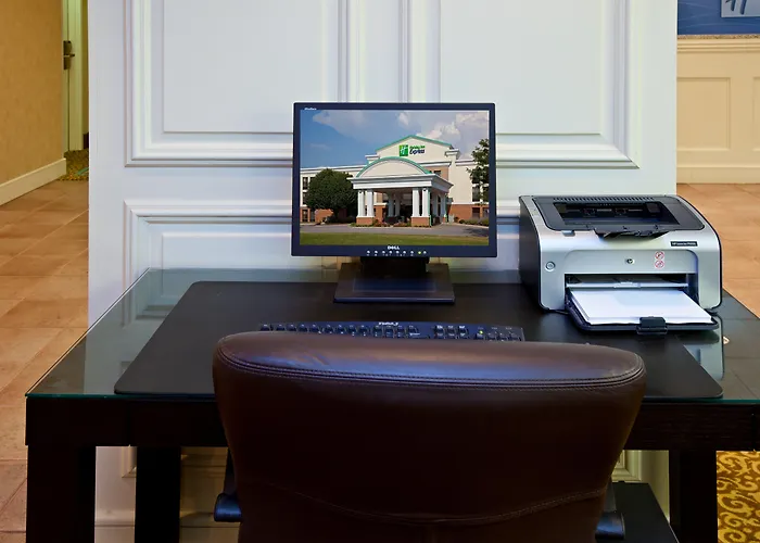 Holiday Inn Express Indianapolis Airport By Ihg