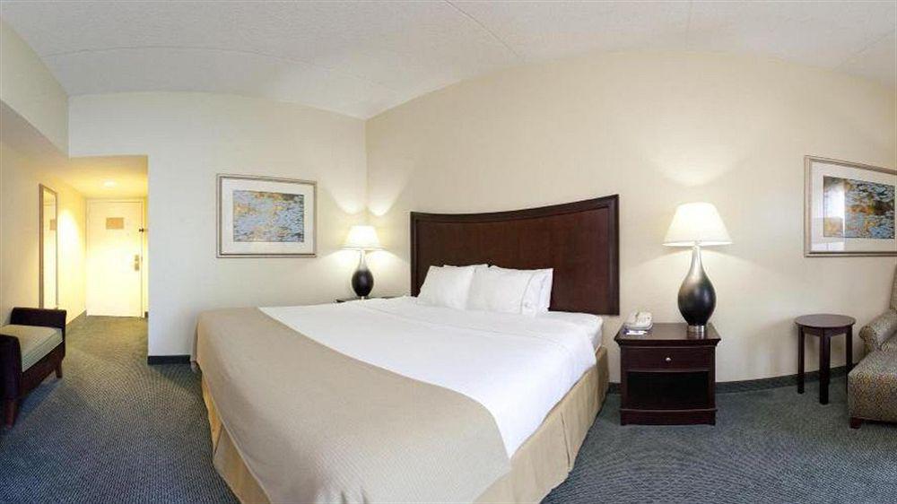Express Indianapolis Airport By Ihg Hotel