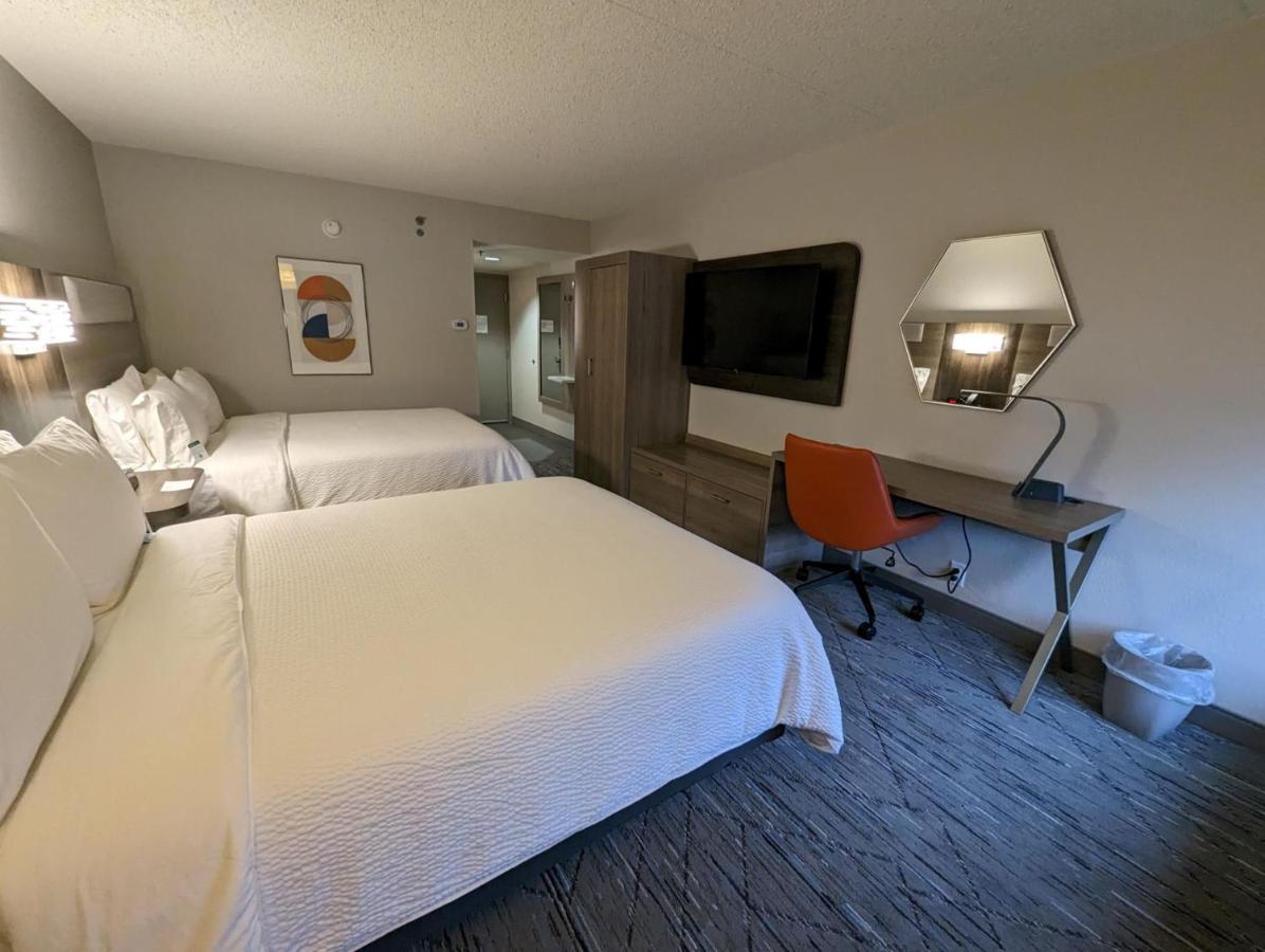 Express Indianapolis Airport By Ihg 2*