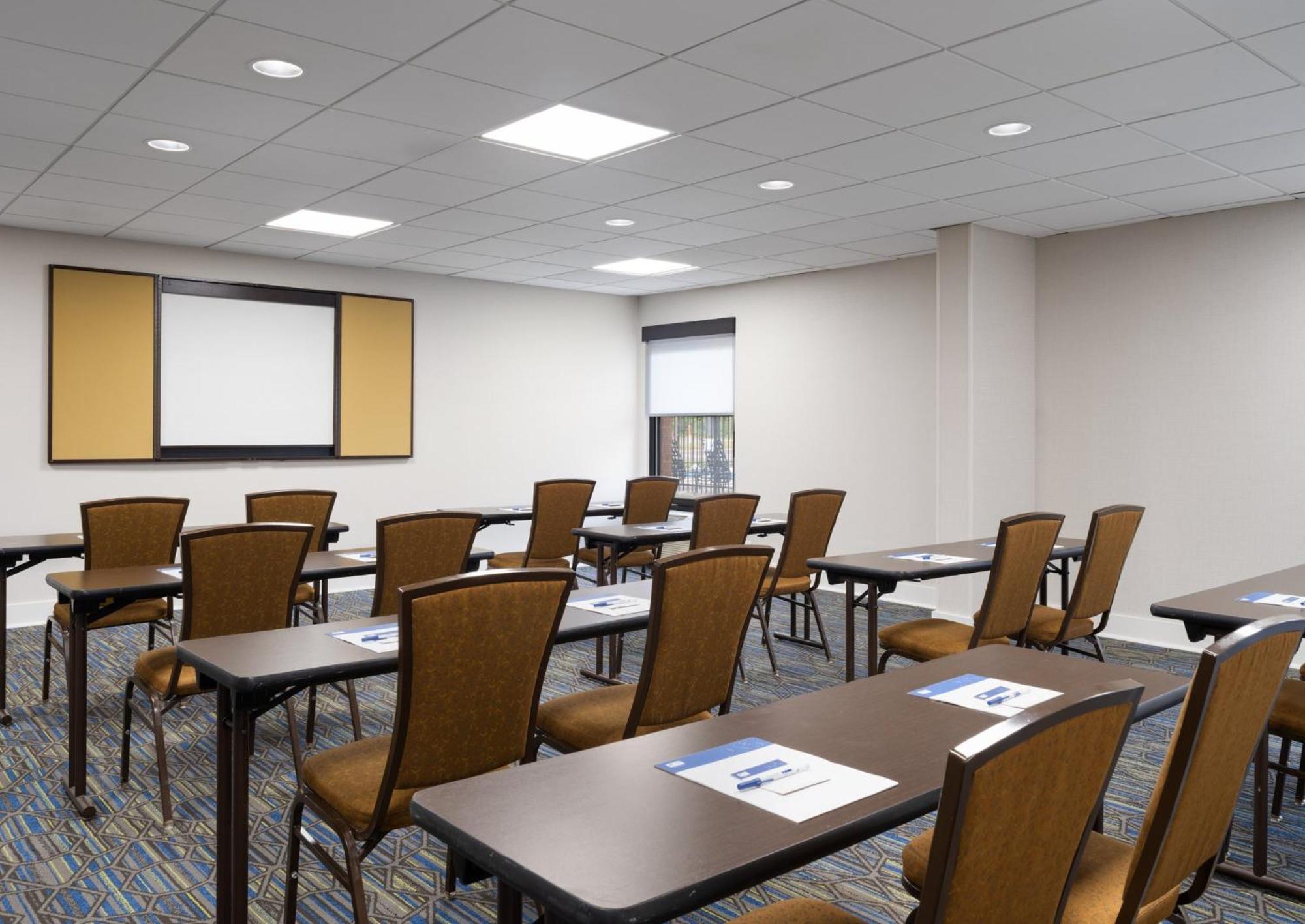 Hotel Express Indianapolis Airport By Ihg Plainfield