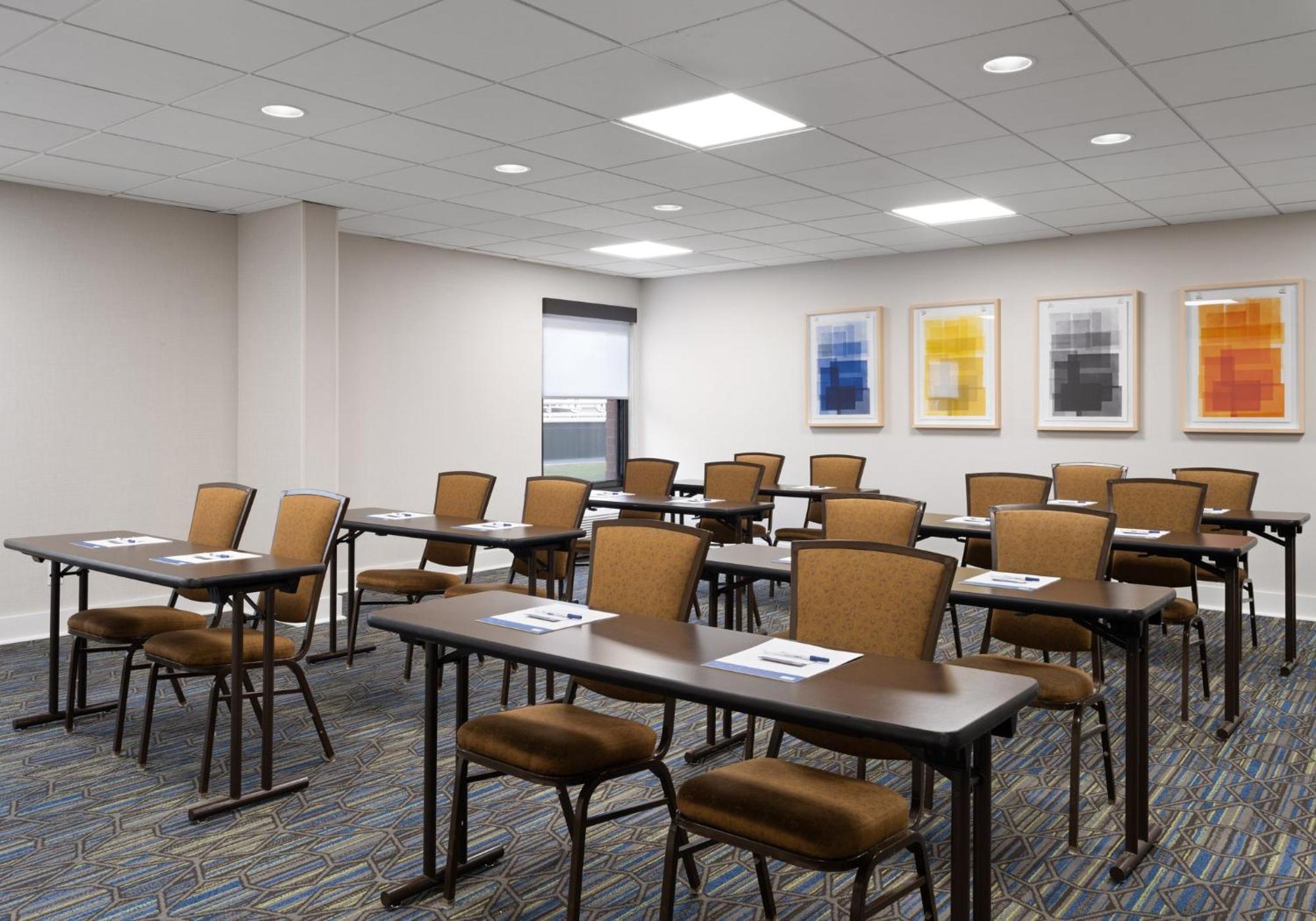 Hotel Express Indianapolis Airport By Ihg Plainfield