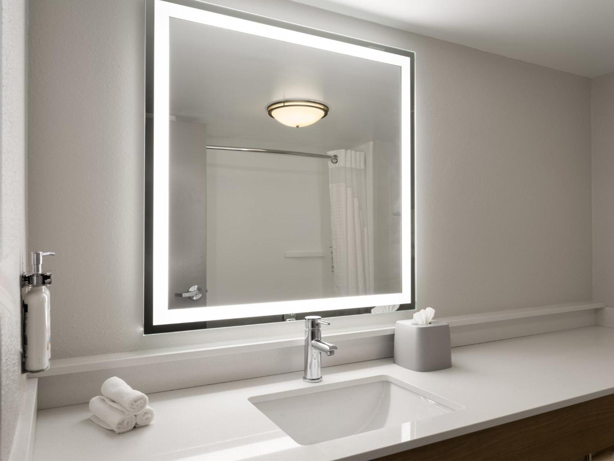 Hotel Express Indianapolis Airport By Ihg 2*