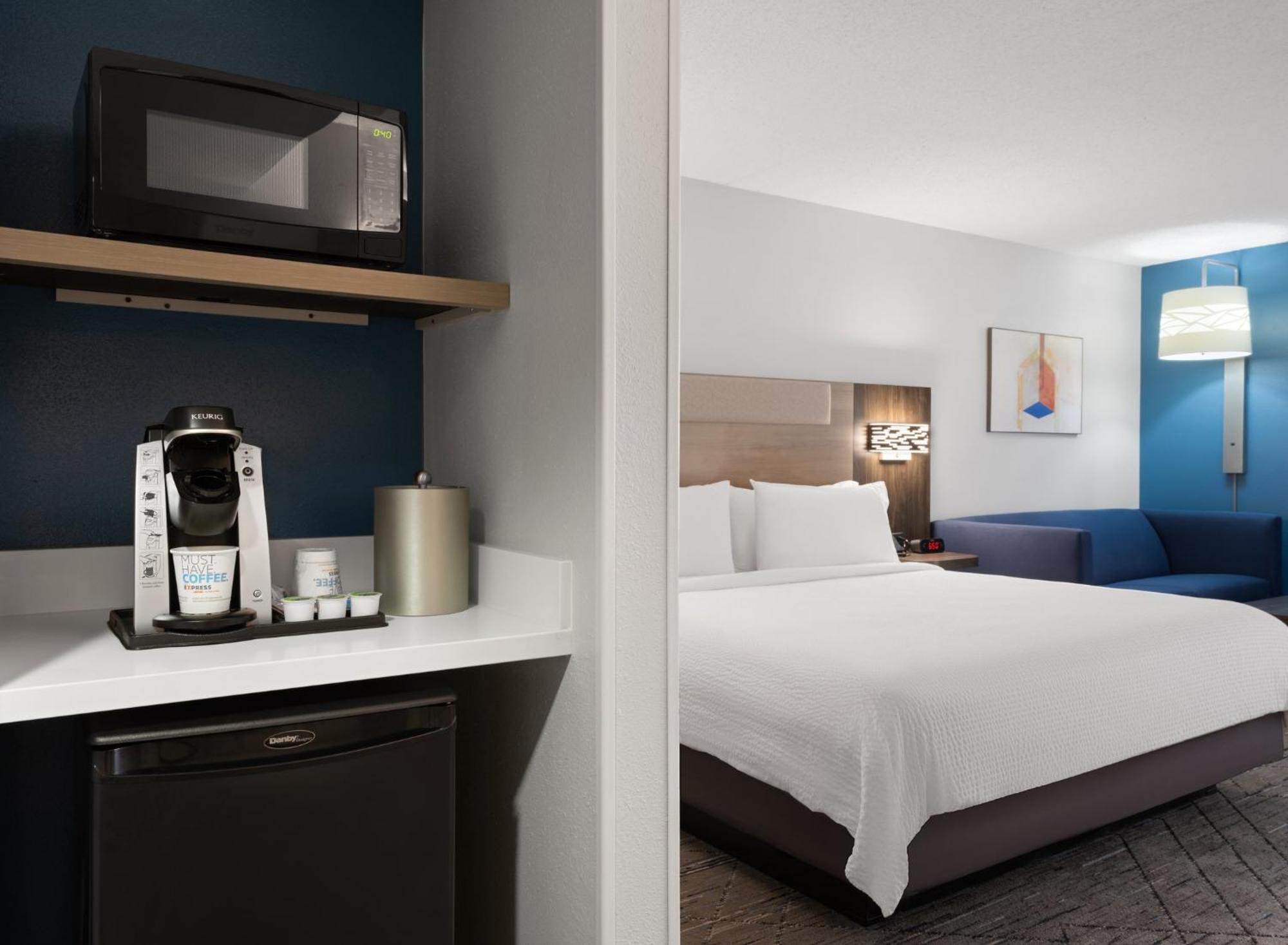 Express Indianapolis Airport By Ihg 2*