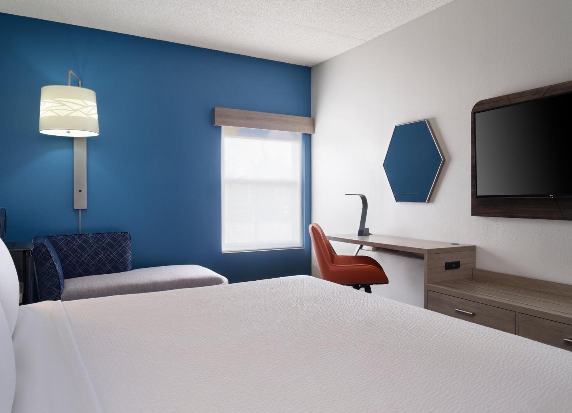 Express Indianapolis Airport By Ihg Hotel 2*