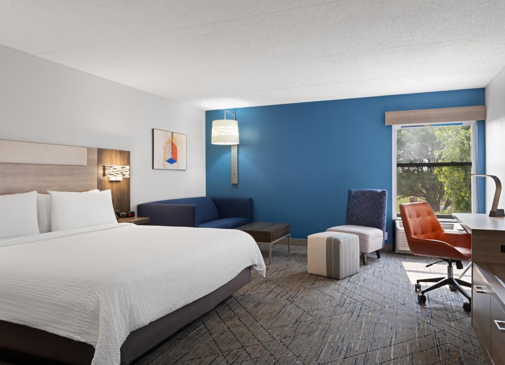 Express Indianapolis Airport By Ihg Hotel 2*