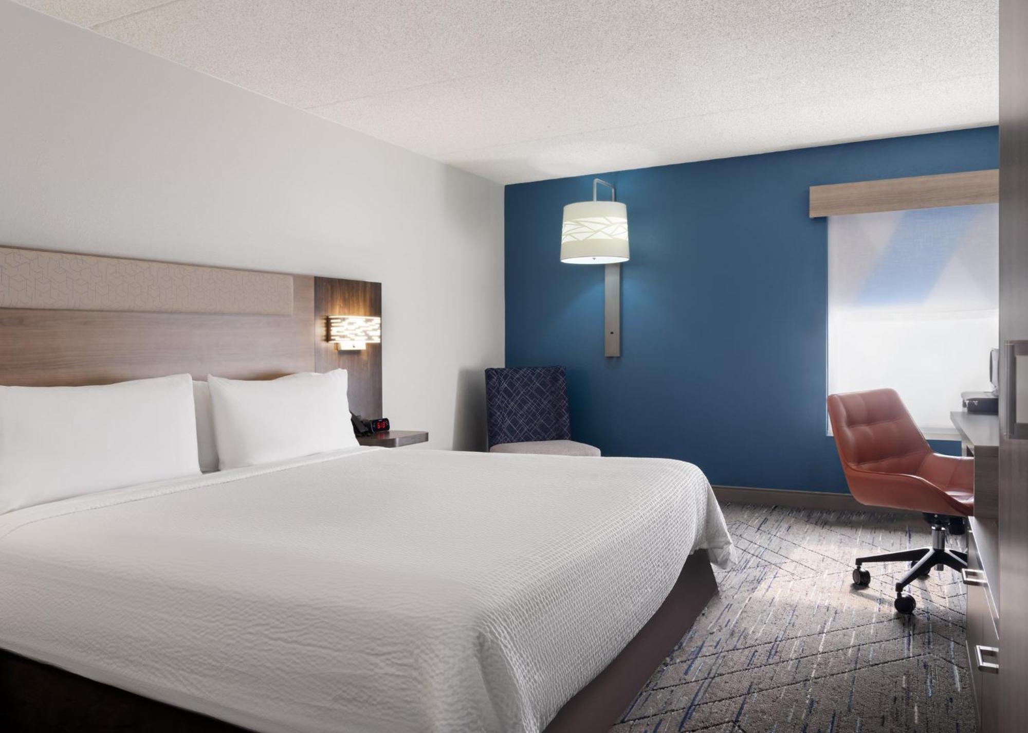 Hotel Express Indianapolis Airport By Ihg 2*