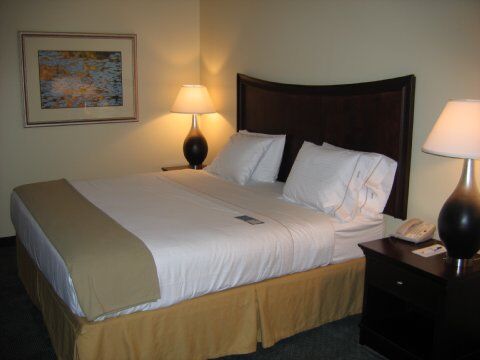 Hotel Express Indianapolis Airport By Ihg